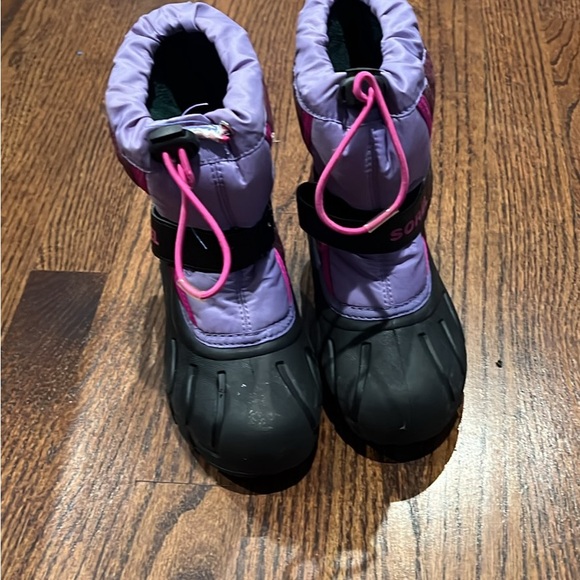 COPY - One season used kids snow sorel boots. - Picture 2 of 6